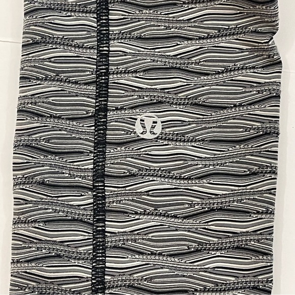 Lululemon Speed Leggings ll in Size 4 - Picture 7 of 11